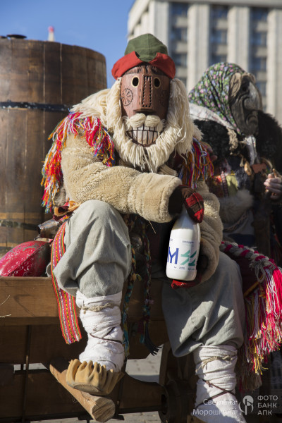 Ряженый и молоко