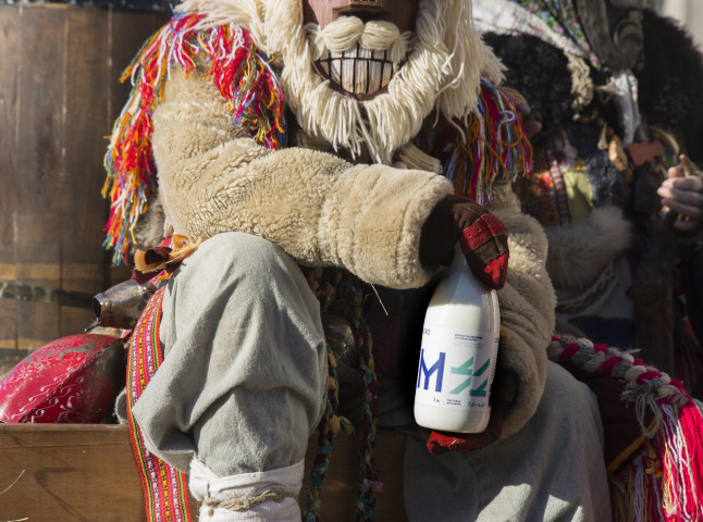 Ряженый и молоко